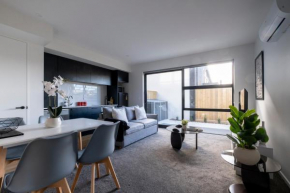 Luxury 2 bed townhome in CBD